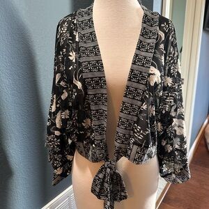 Black & White Floral Tie-Front Kimono Top